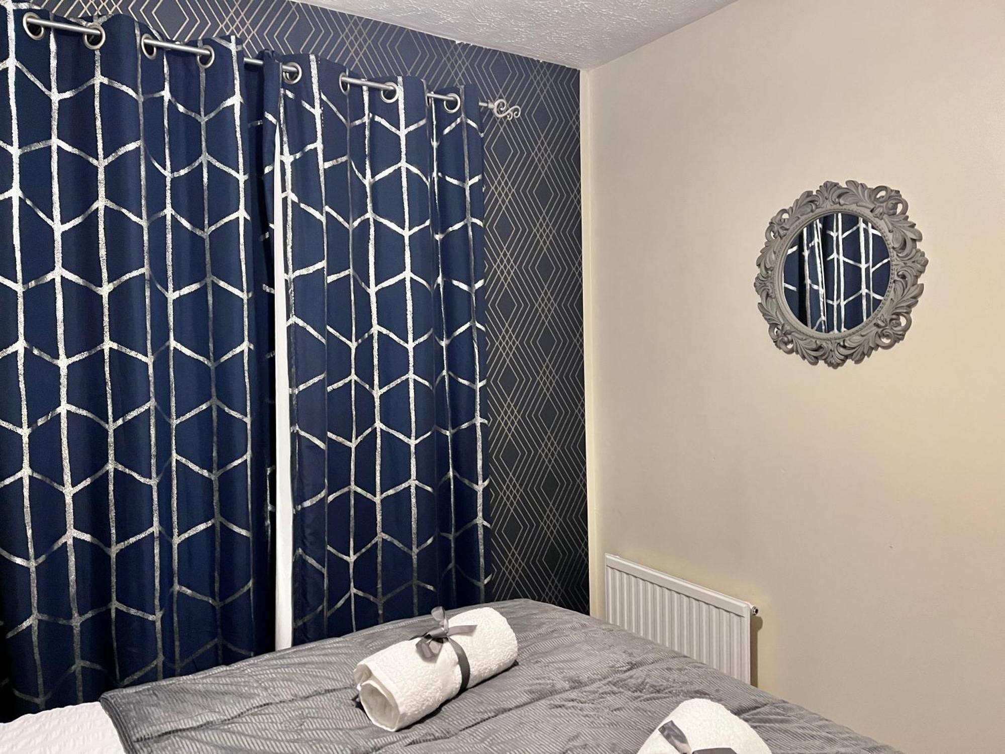 Lush House Close To Ashford Town Centre With Driveway Extérieur photo