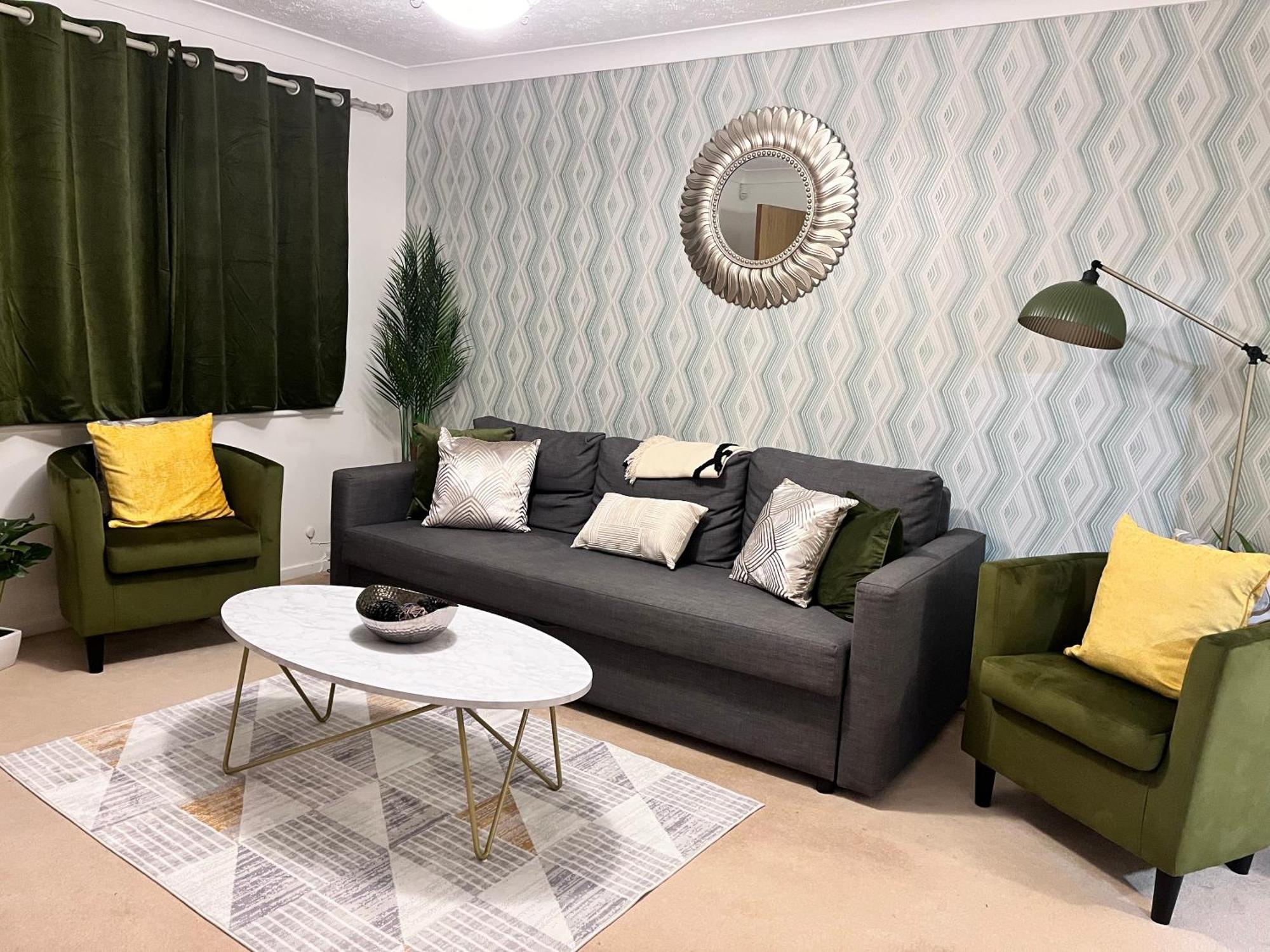 Lush House Close To Ashford Town Centre With Driveway Extérieur photo