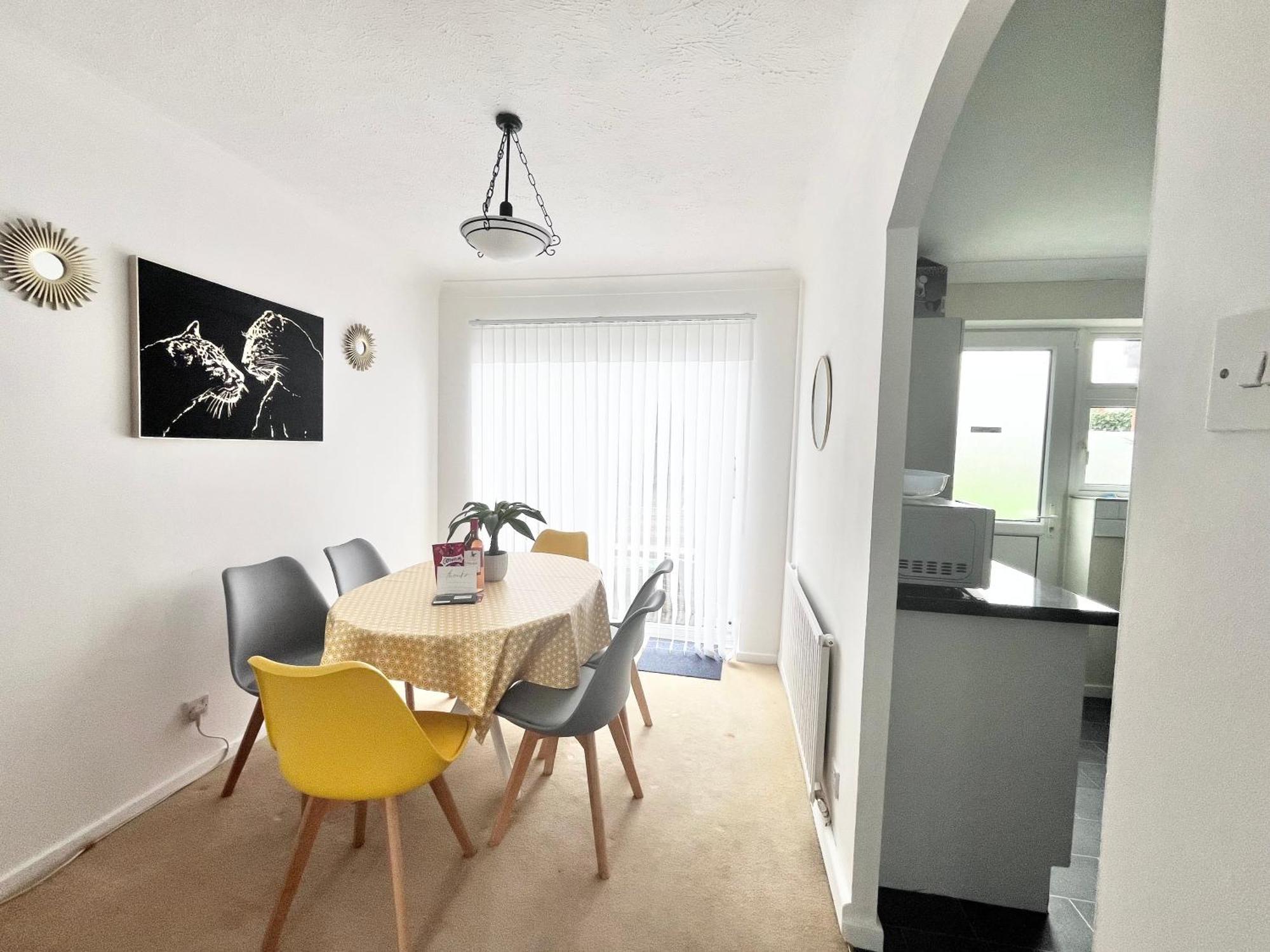 Lush House Close To Ashford Town Centre With Driveway Extérieur photo