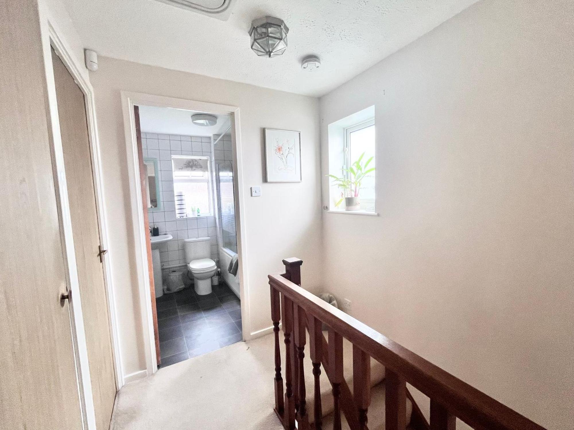 Lush House Close To Ashford Town Centre With Driveway Extérieur photo