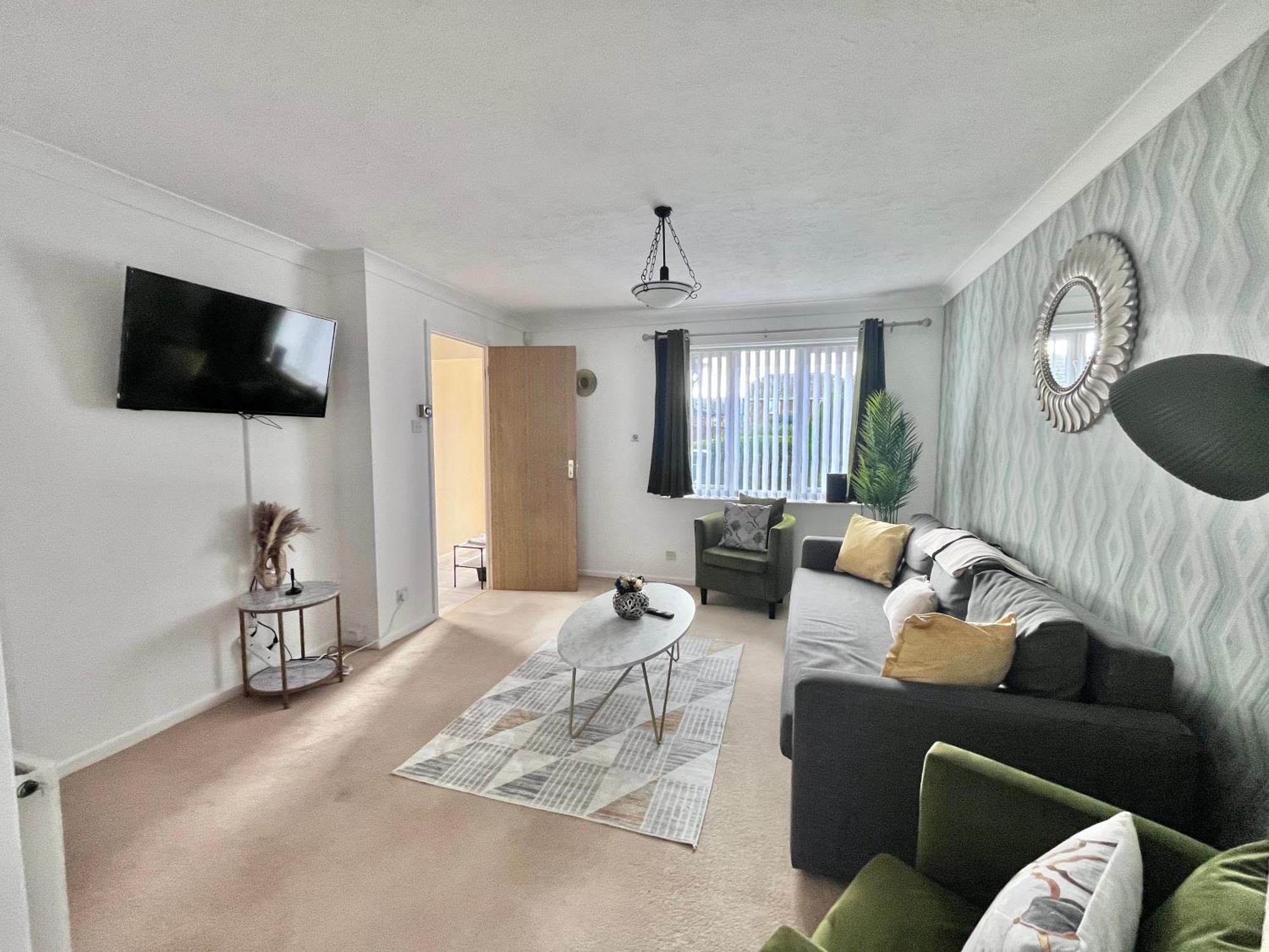 Lush House Close To Ashford Town Centre With Driveway Extérieur photo