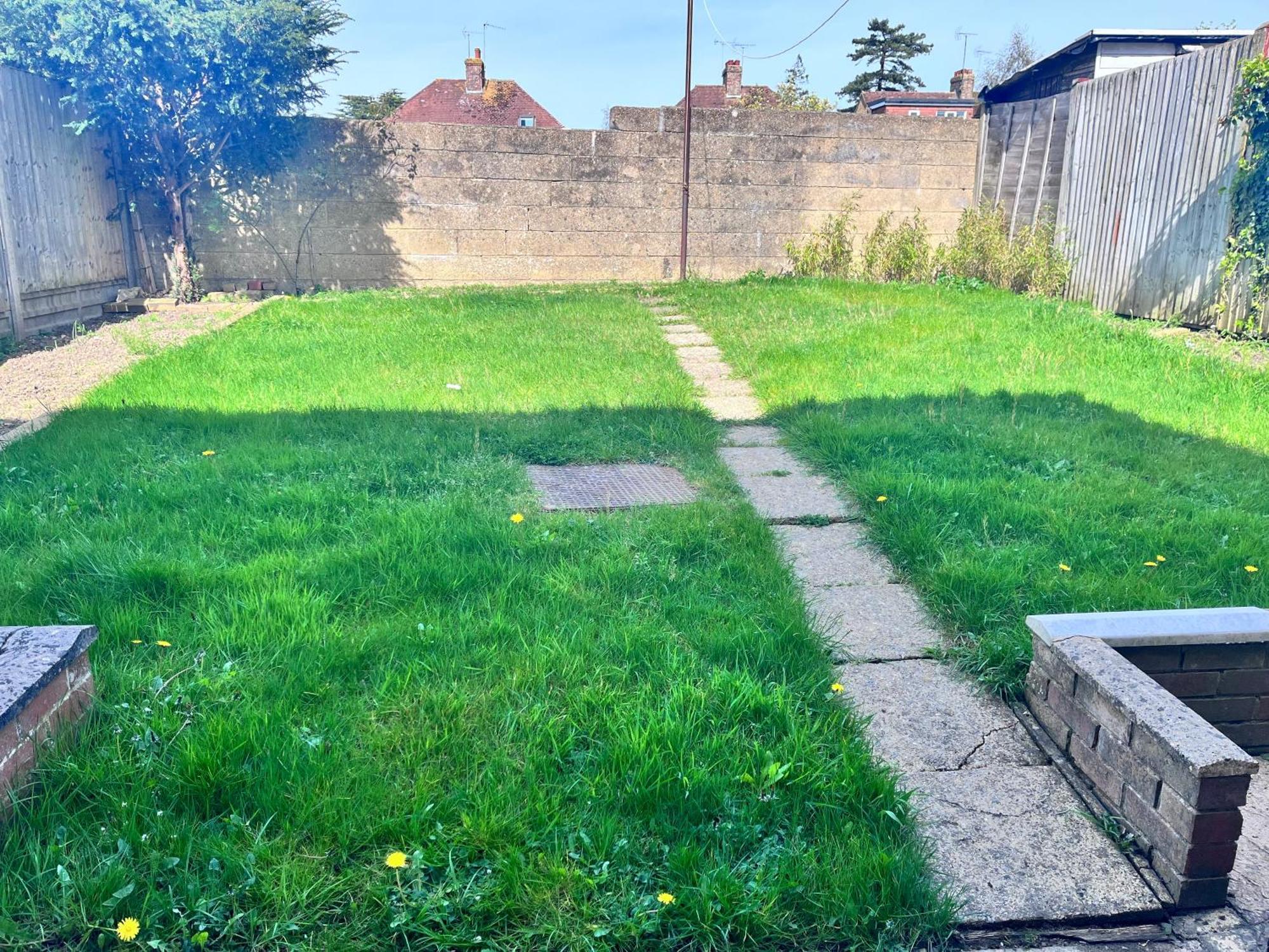 Lush House Close To Ashford Town Centre With Driveway Extérieur photo